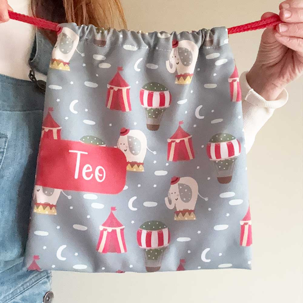 bolsa marcus sobre fondo beig