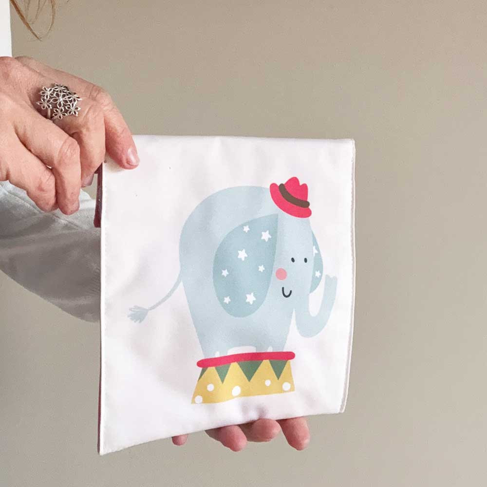 reversoporta snack marcus sobre fondo beig