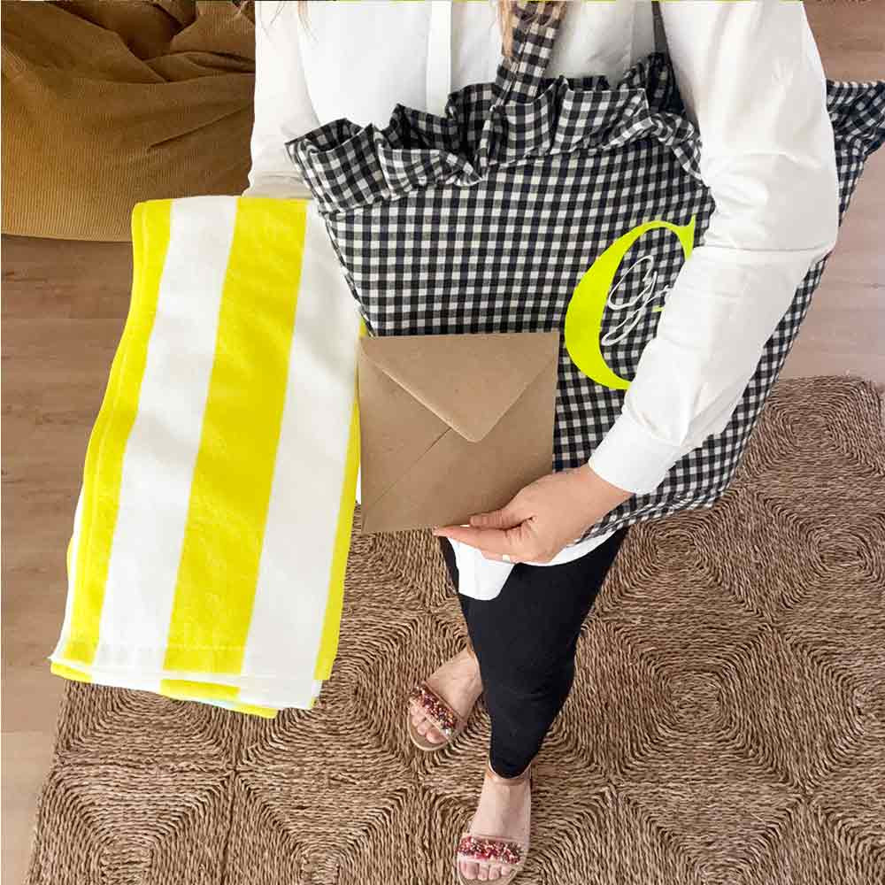 pack toalla fosfi con capazo personalizado y postal dedicatoria